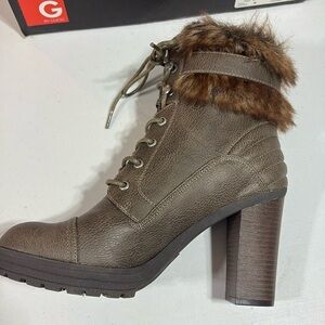 NIB Guess Boots